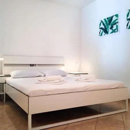 - Comfort One Bedroom B1 ルンバルダ