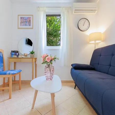 - Comfort One Bedroom B1 Lumbarda