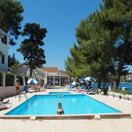 - Comfort One Bedroom B1 *